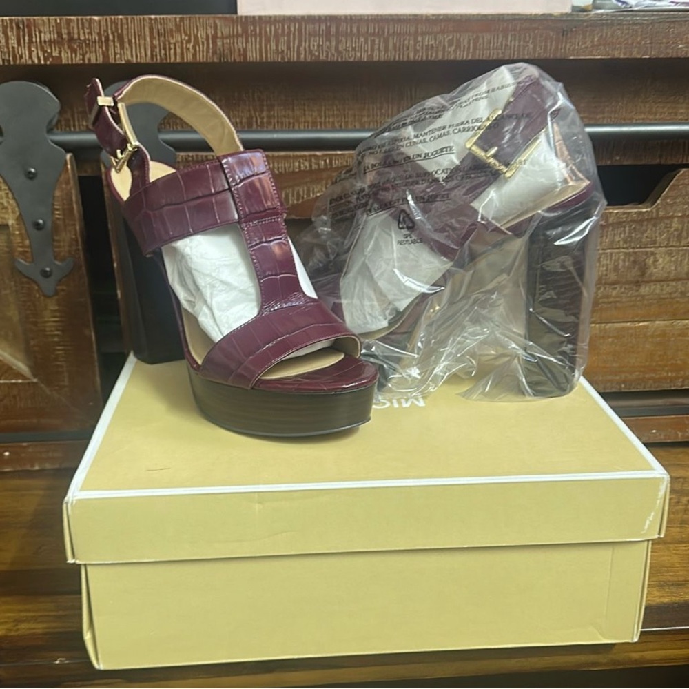 Elegant Burgundy Platform Heels